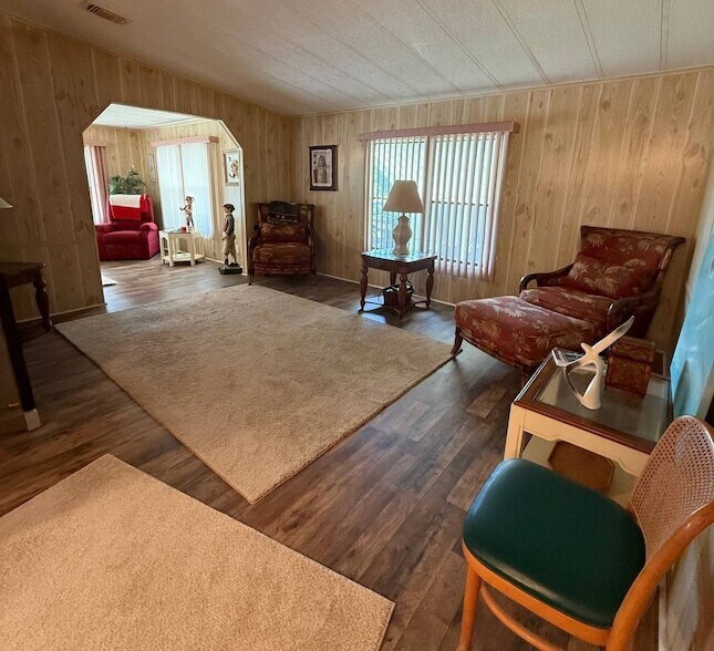 Building Photo - 128 Needle Palm Ln