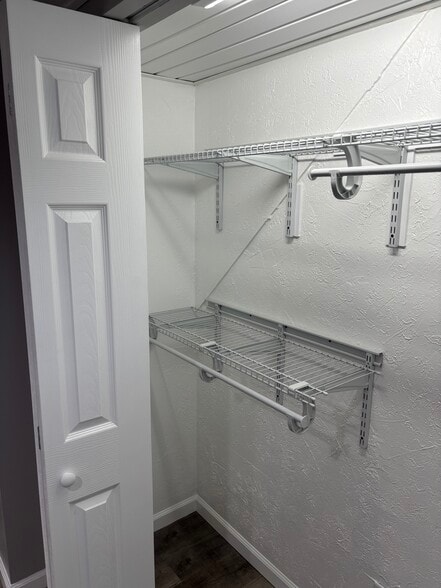 Building Photo - 15 N Wickliffe Cir