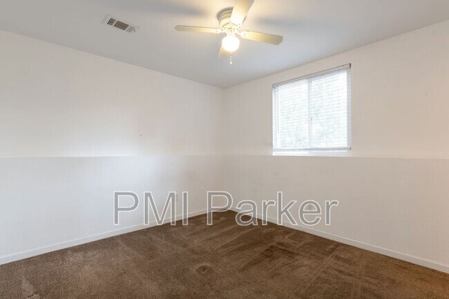 Building Photo - 10881 Pine Dr