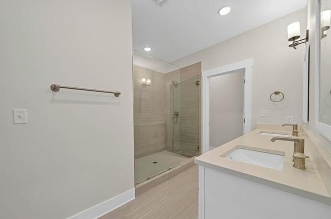 Building Photo - 100 Beach Dr