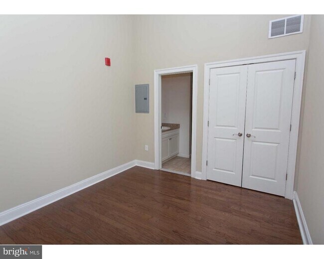 Building Photo - 1411 Walnut St