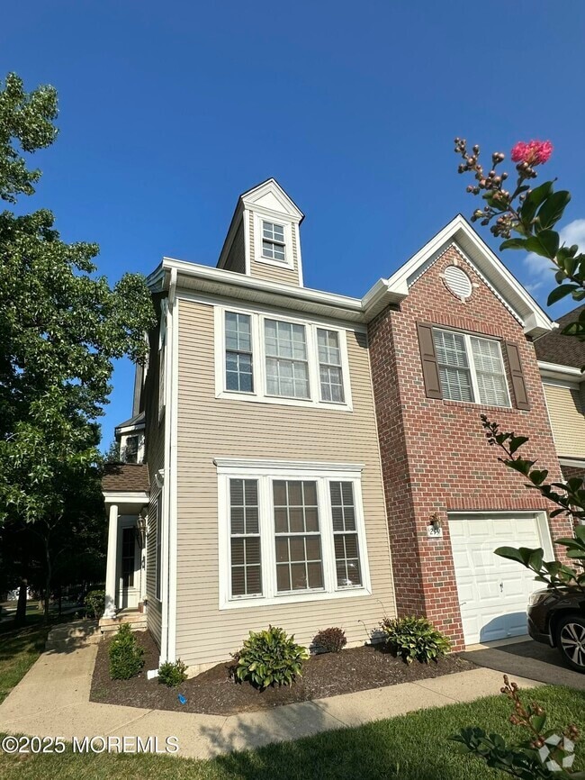 Building Photo - 219 Satinwood Dr
