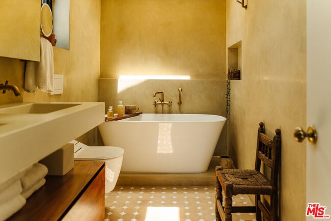 Building Photo - 751 Ozone St