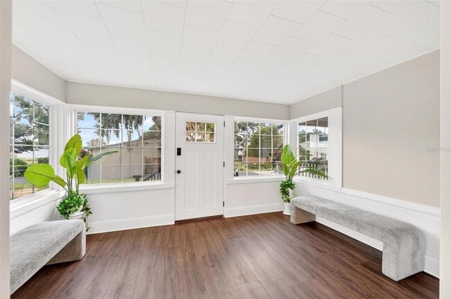 Building Photo - 1099 Grove Ave