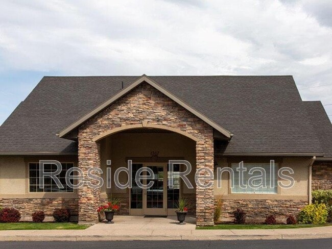 Building Photo - 1754 N 500 W