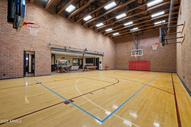 Building Photo - 8515 E Sutton Dr