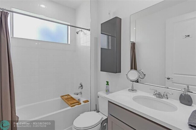 Building Photo - 11716 SW Lyra Dr.