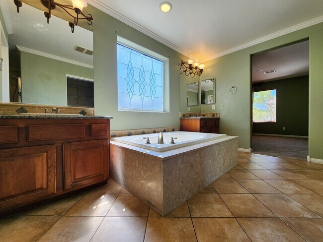 Building Photo - Stunning 4 Bed 3 Bath 2 Story Home with Loft
