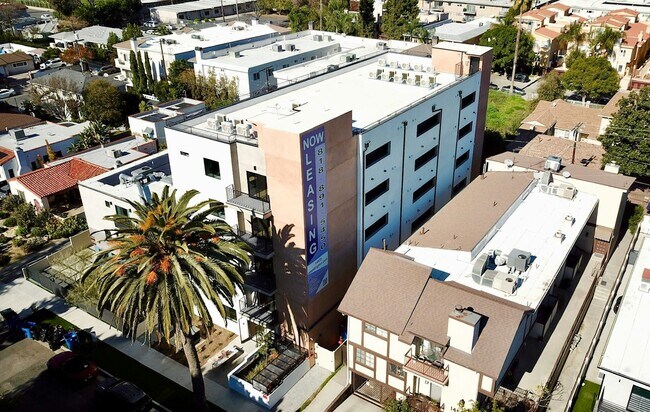 Building Photo - 14535 Weddington St