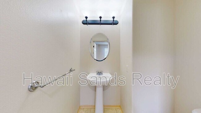 Building Photo - 520 Lunalilo Home Rd