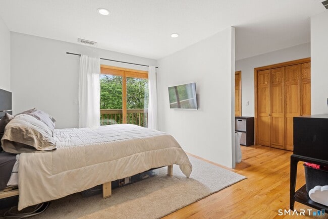 Building Photo - 39 Brightwood Ln