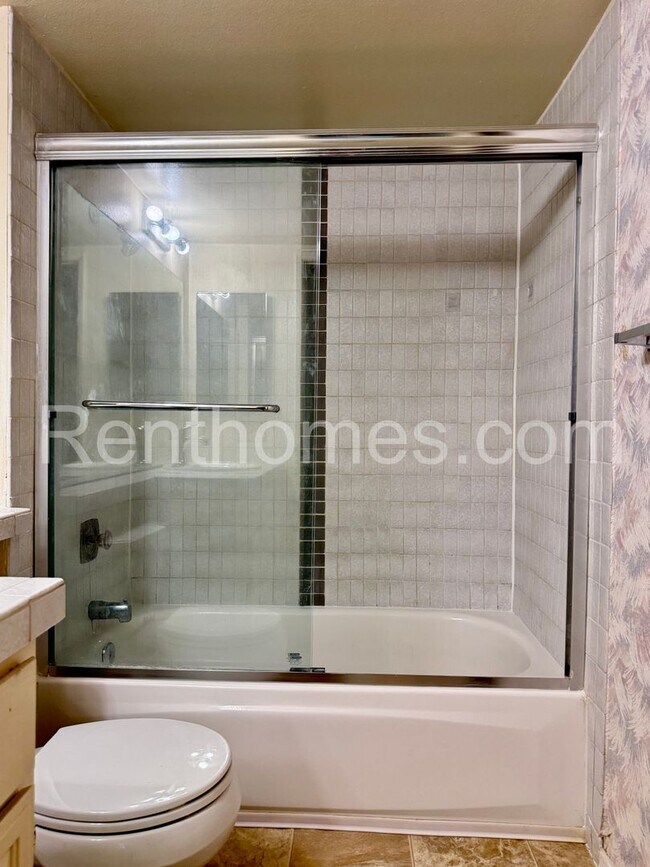 Building Photo - 3847 Camino Lindo