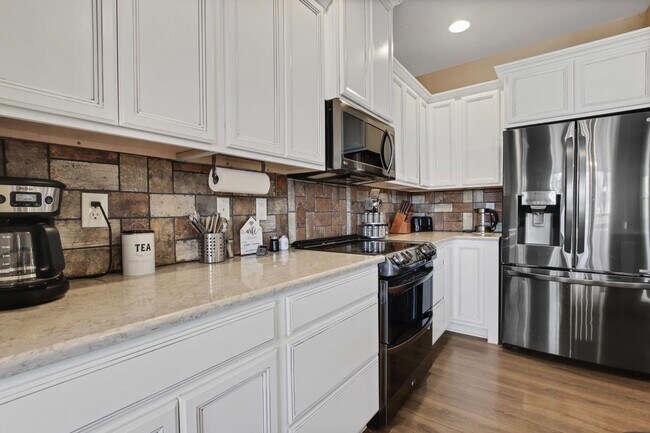 Building Photo - Fully Furnished 5 Bedroom Home in Eagle Id...