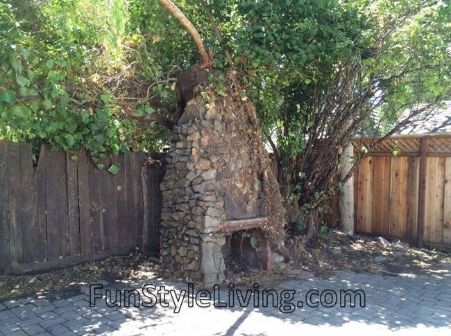 Building Photo - Charming Mediterranean Circa 1937 House