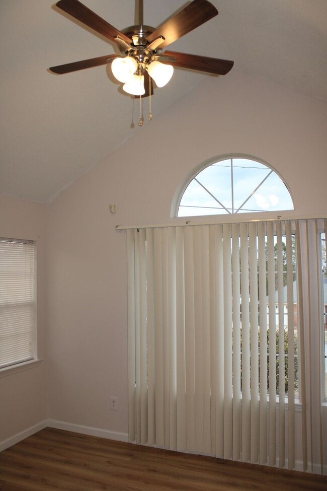 Building Photo - 3 Bedroom 2 Bath W/Bonus South Augusta!