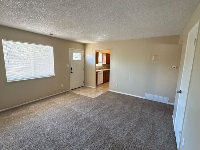 Building Photo - Cozy 2BR First-Floor Unit in Colorado Spri...