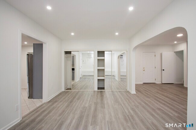 Building Photo - 2879 Fairfield Ave