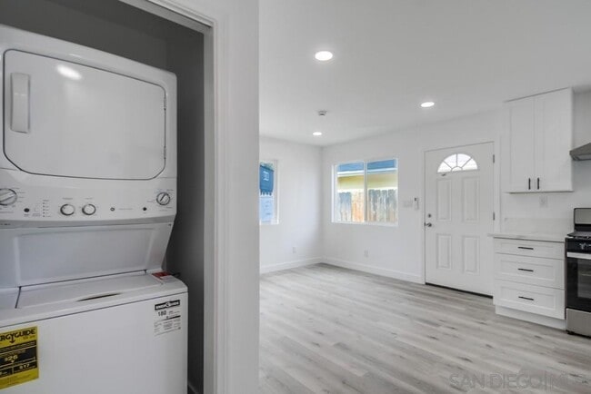 Building Photo - 6325 Newsome Dr