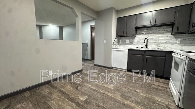 Building Photo - 4521 Madison Ave