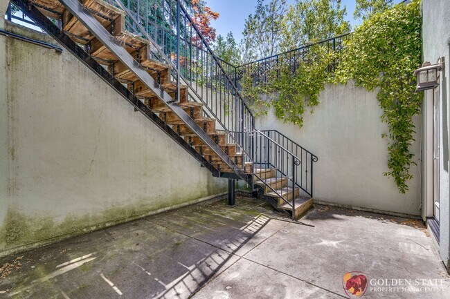 Building Photo - Stunning 3,278 square foot 4 Bedroom 3.5 b...
