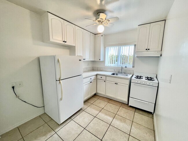 Building Photo - Studio in Pacific Beach Apartment Community