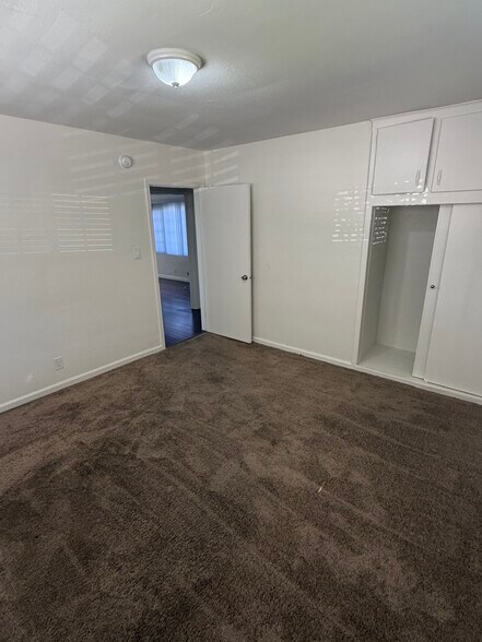 Building Photo - 2616 crestmoore pl