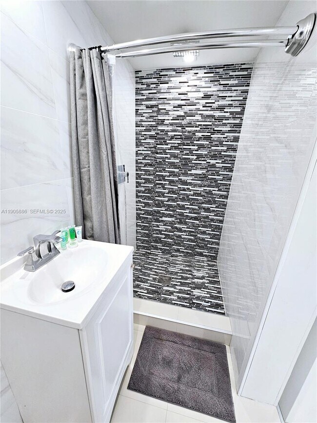 Building Photo - 16138 SW 154th Ct