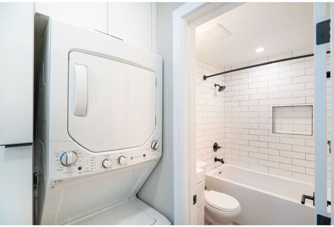 Building Photo - 5847 Willoughby Ave