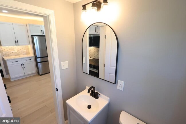 Building Photo - 5110 Kenwood Ave