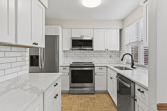 Building Photo - St Charles Area Townhouse