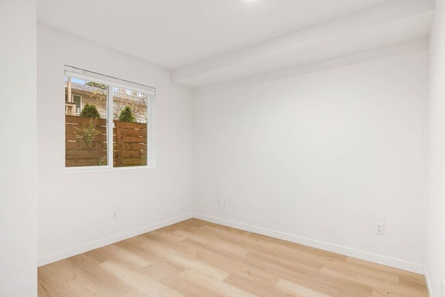 Building Photo - 18514 Meridian Ave N