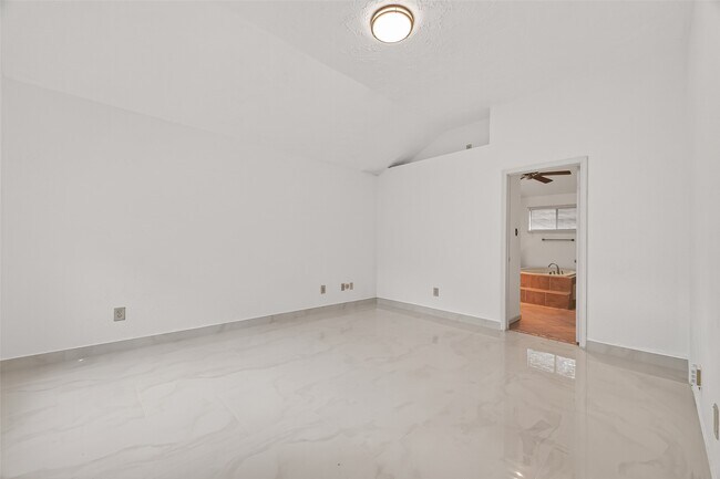 Building Photo - 3306 S Greenpark Dr