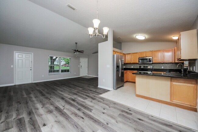 Building Photo - 35123 Queens Way