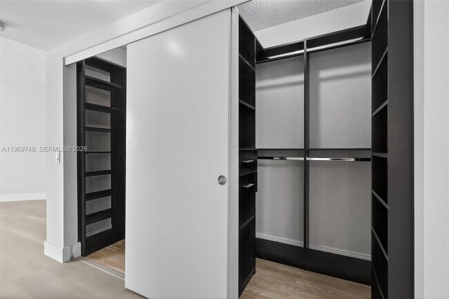 Building Photo - 3610 Yacht Club Dr