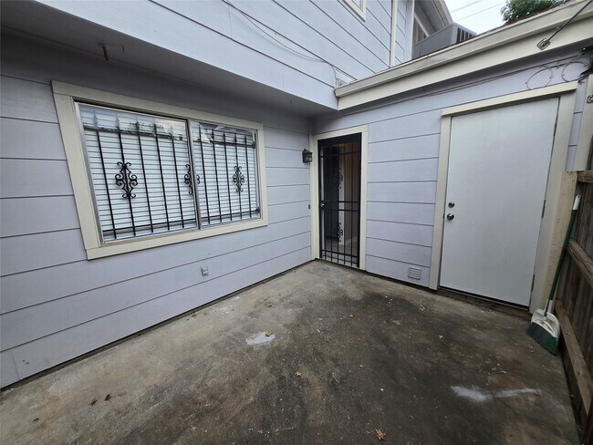 Building Photo - 8101 Amelia Rd