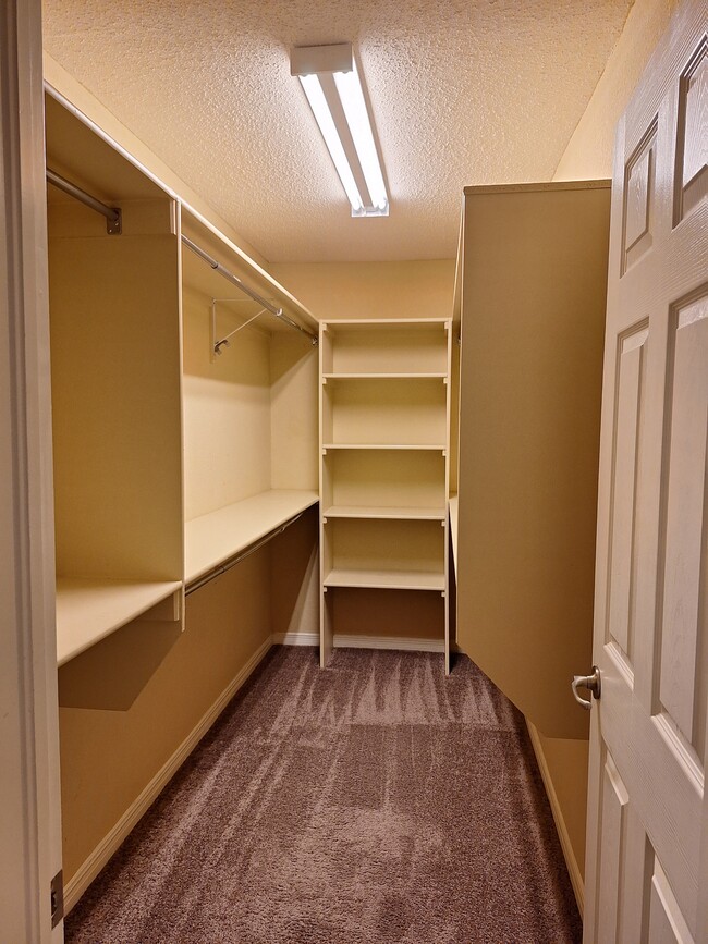 Building Photo - 9329 Shaver Dr