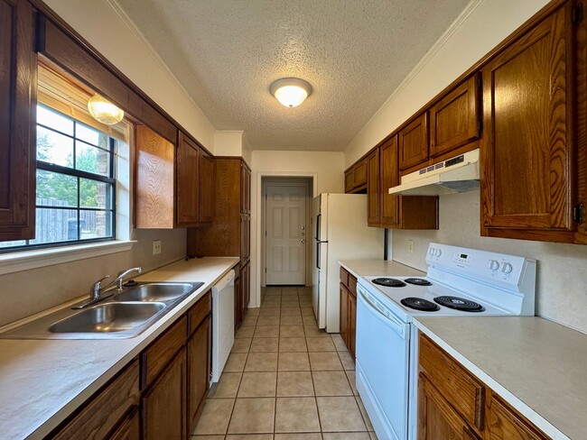 Building Photo - Duplex