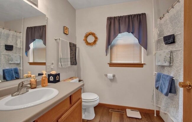 Building Photo - 10561 North Rd