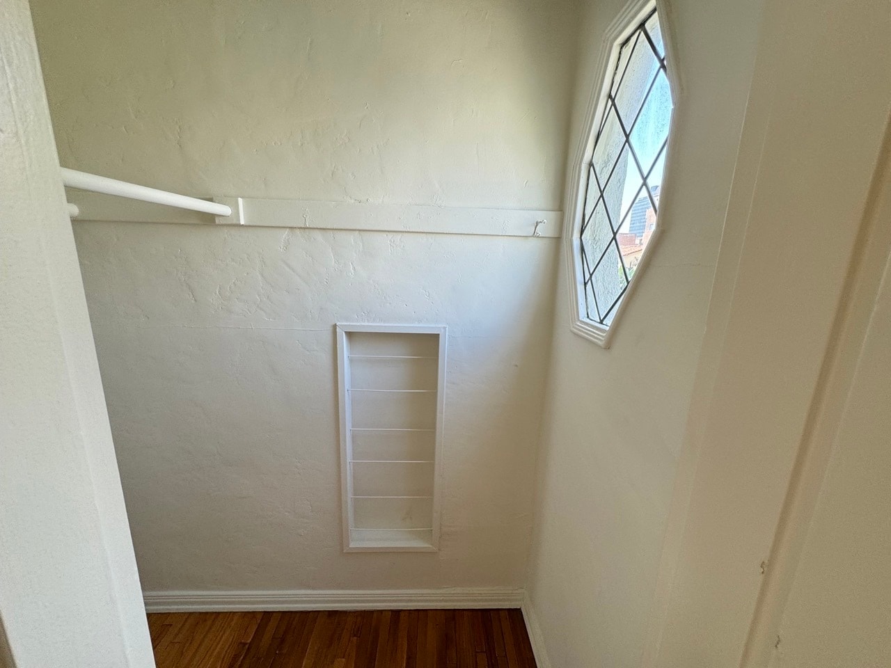 Building Photo - 422 S Detroit St