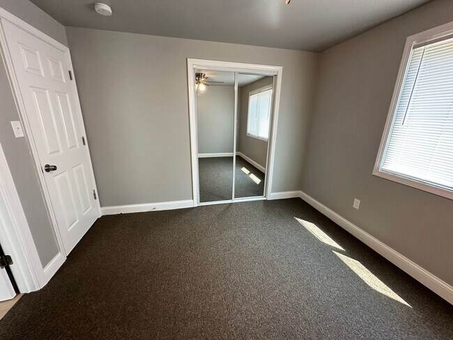 Building Photo - 207 E 37th Ave