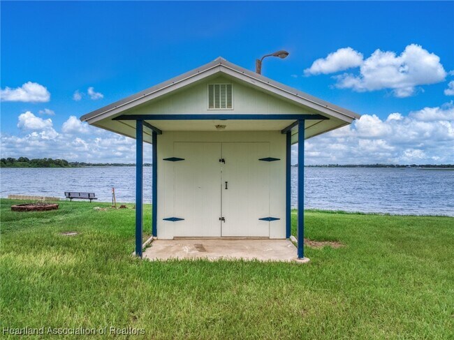 Building Photo - 403 Lake Lotela Dr