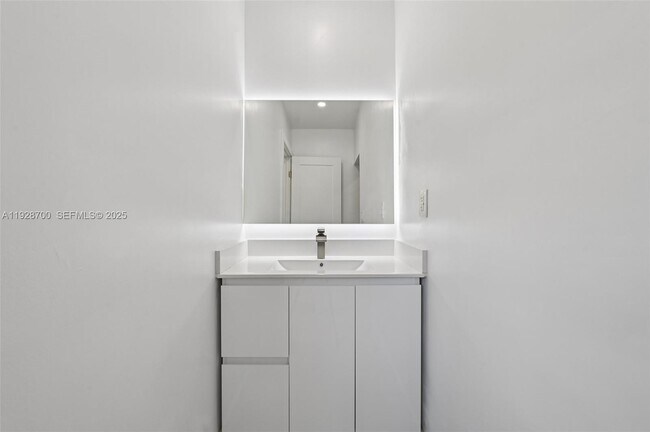 Building Photo - 5152 SW 6th St