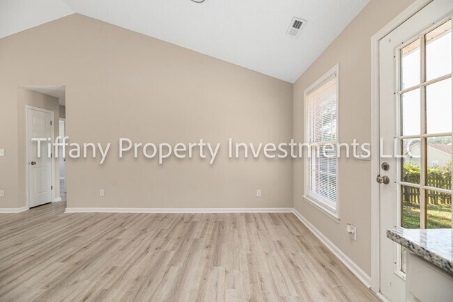 Building Photo - 2427 Hunters Way