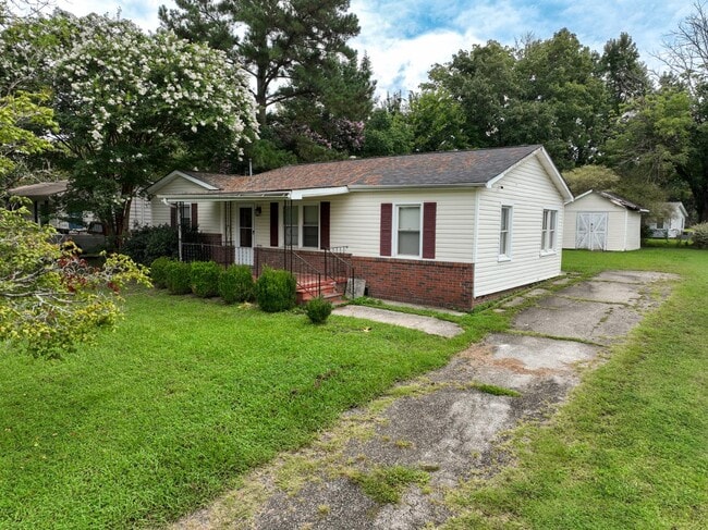 Building Photo - 113 Crestview Dr