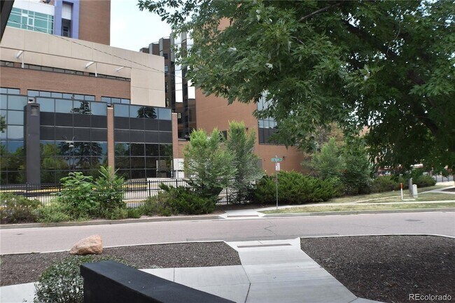 Building Photo - 1328 E St Vrain St