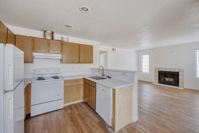 Building Photo - Cozy 2-Bedroom Apartment with Open Layout