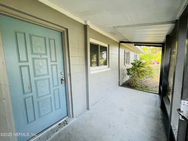 Building Photo - 10824 Indies Dr N