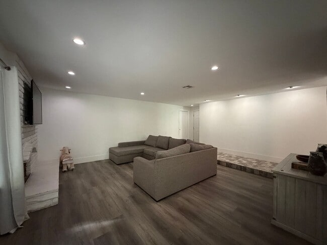 Building Photo - 3668 28th St E