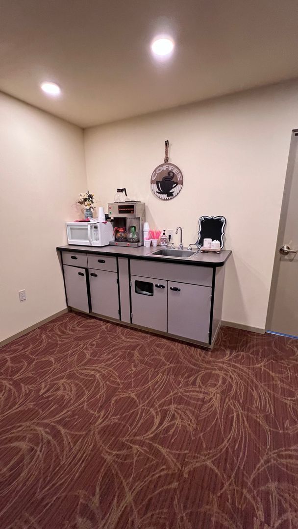 Building Photo - Half Off First Months Rent in Davenport!