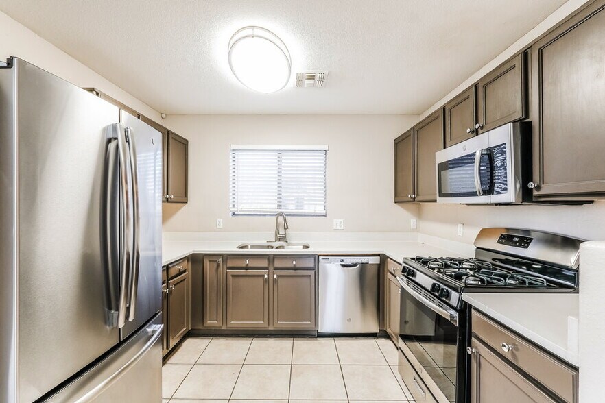 Building Photo - 16083 W Monroe St